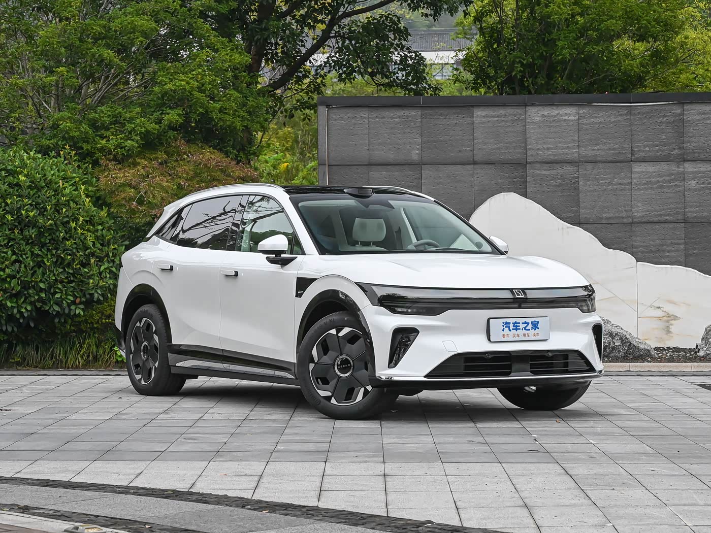 ZEEKR 7X Standard RWD | Compact Electric SUV — FOB Nansha Export