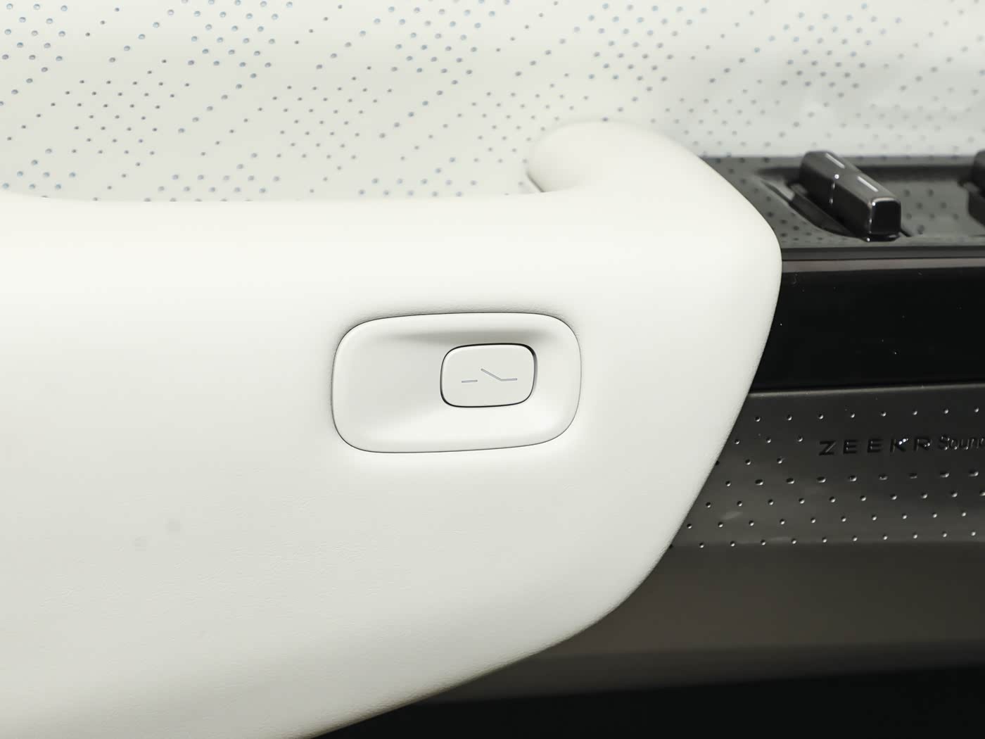 ZEEKR 7X Standard RWD | Compact Electric SUV — FOB Nansha Export
