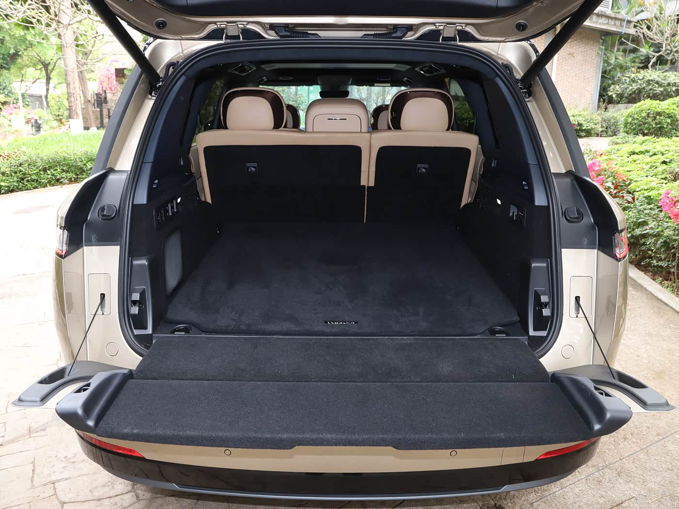 LYNK & CO 900 1.5T Ultra | Premium PHEV Sedan — FOB Nansha Export