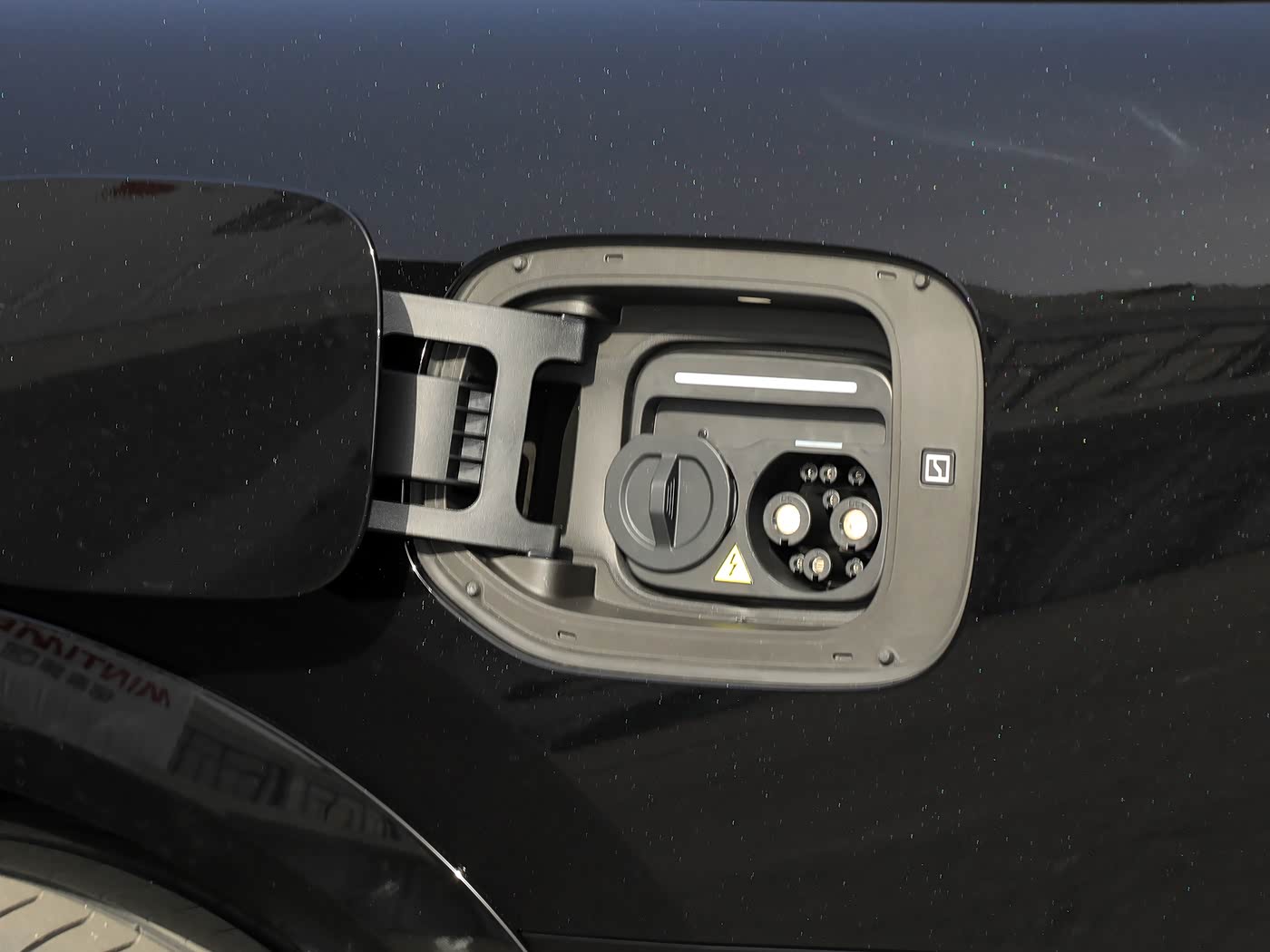 ZEEKR 9X 2025 Obsidian Black Edition | 70kWh 1030kW PHEV SUV — FOB Nansha Export