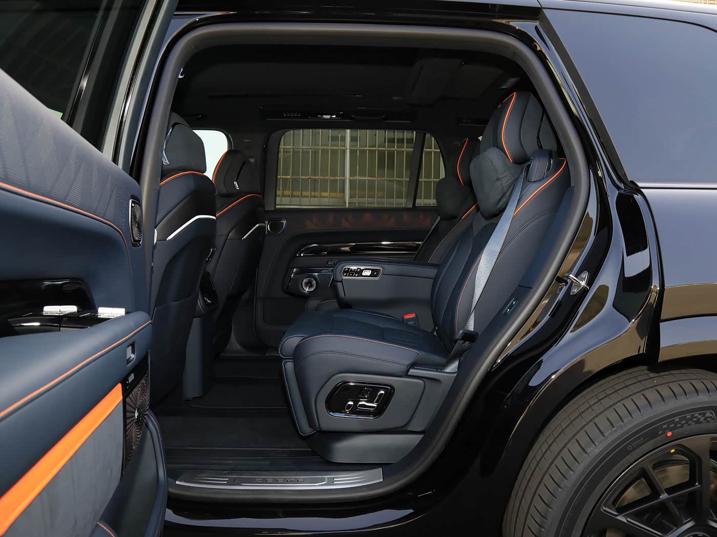 ZEEKR 9X 2025 Obsidian Black Edition | 70kWh 1030kW PHEV SUV — FOB Nansha Export