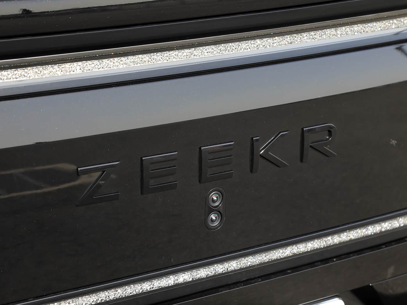 ZEEKR 9X 2025 Obsidian Black Edition | 70kWh 1030kW PHEV SUV — FOB Nansha Export