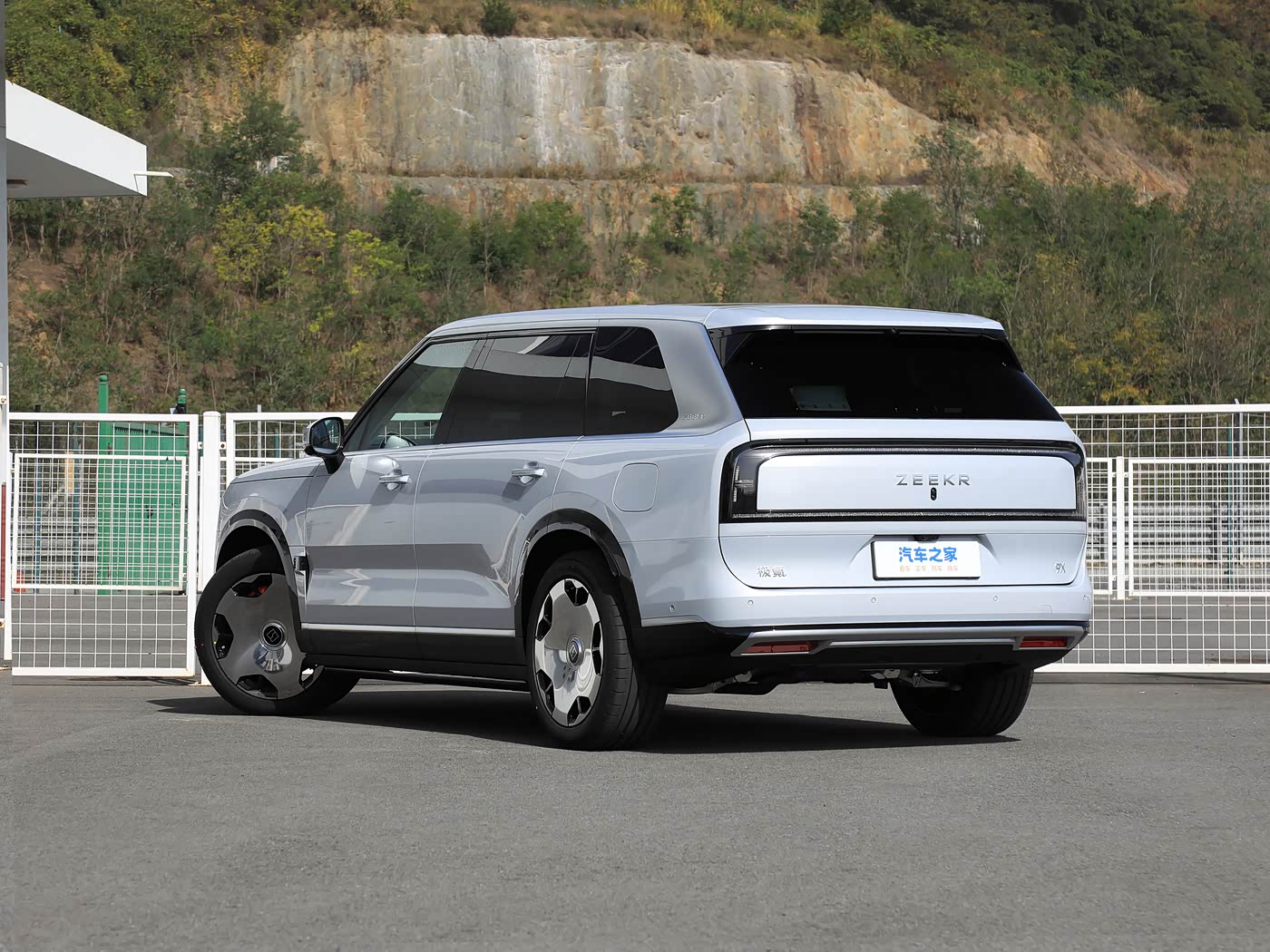ZEEKR 9X 2025 Hyper Edition | 70kWh Tri-Motor PHEV SUV — FOB Nansha Export